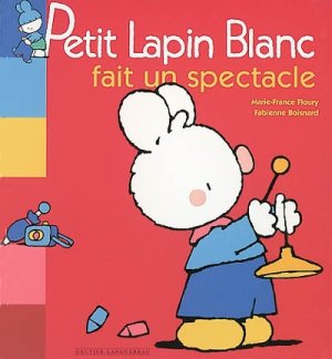 Couverture de Petit lapin blanc fait un spectacle