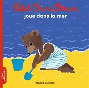 Couverture de Petit Ours brun joue dans la mer