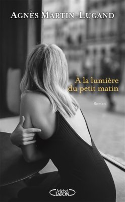 Couverture de A la lumière du petit matin